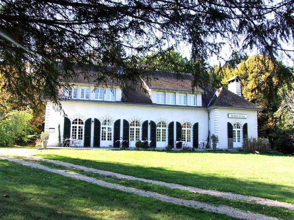 Auberge Du Lac De Mondon Mailhac-sur-Benaize ภายนอก รูปภาพ