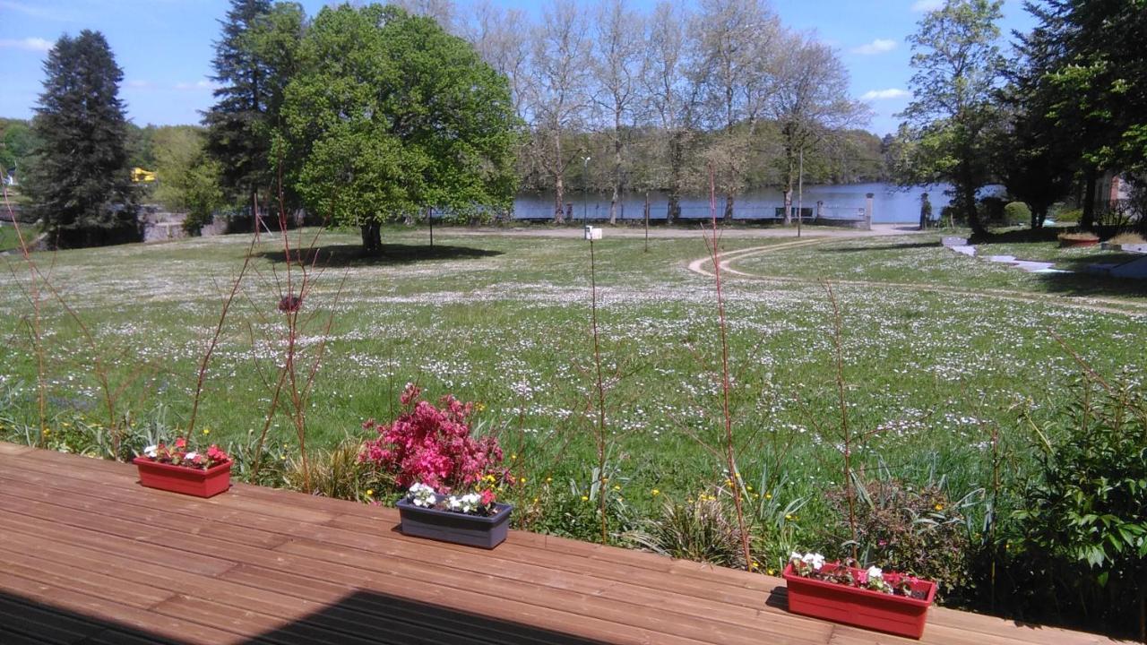 Auberge Du Lac De Mondon Mailhac-sur-Benaize ภายนอก รูปภาพ
