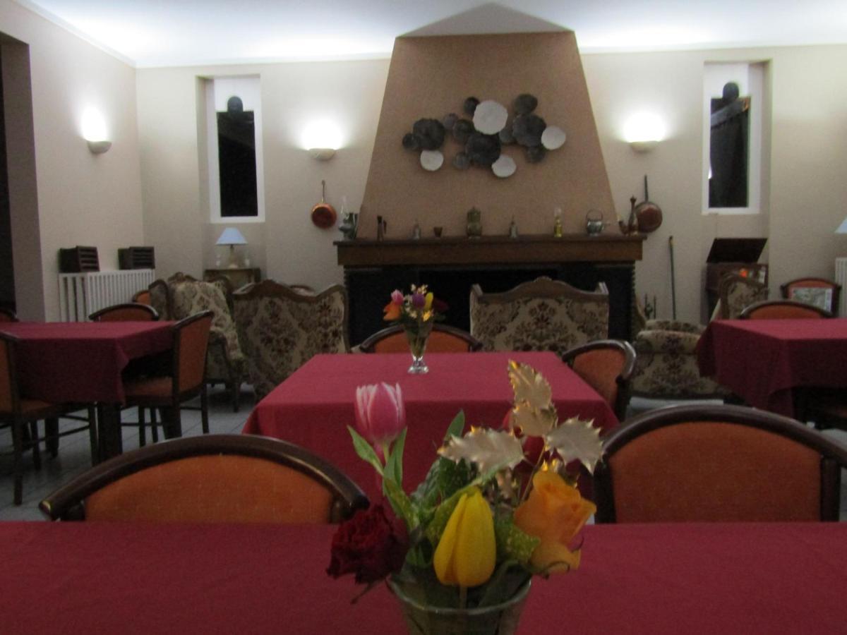 Auberge Du Lac De Mondon Mailhac-sur-Benaize ภายนอก รูปภาพ