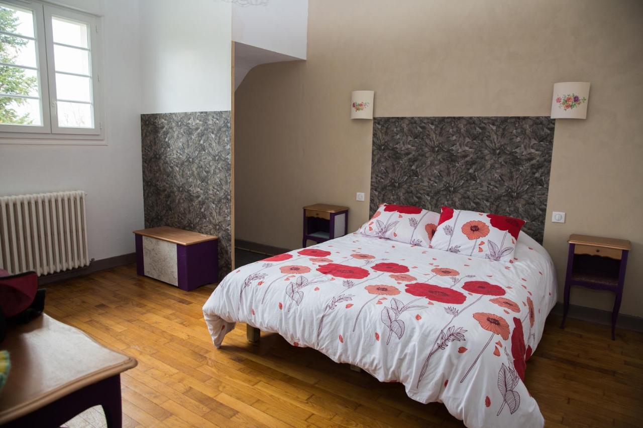 Auberge Du Lac De Mondon Mailhac-sur-Benaize ภายนอก รูปภาพ