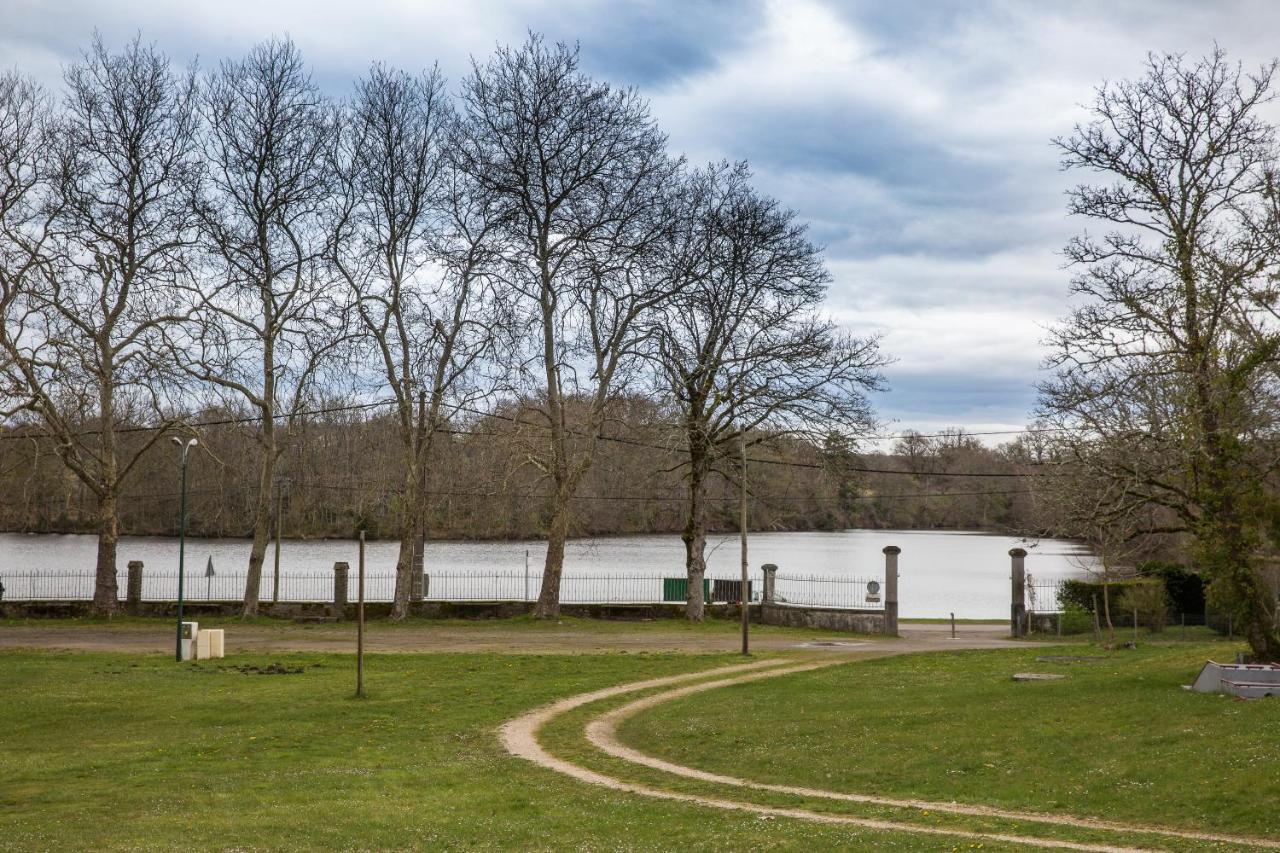 Auberge Du Lac De Mondon Mailhac-sur-Benaize ภายนอก รูปภาพ