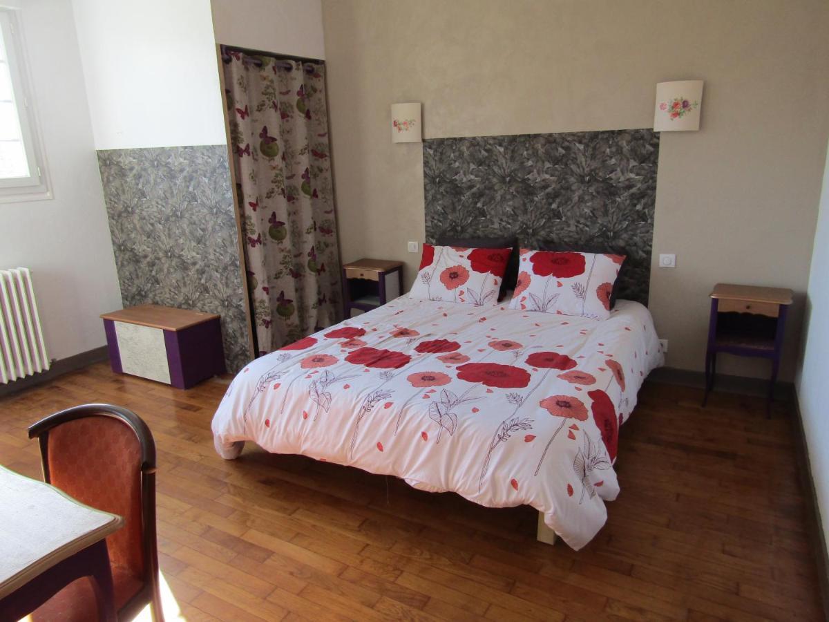 Auberge Du Lac De Mondon Mailhac-sur-Benaize ภายนอก รูปภาพ
